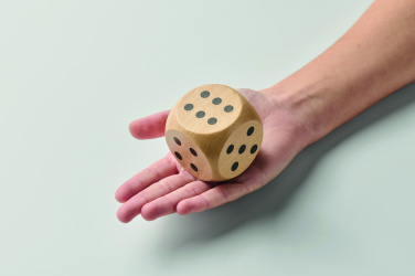 Logotrade Geschäftsgeschenke das Foto: Spielwürfel Schima-Holz Ø 5cm