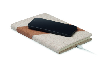 Logotrade Firmengeschenke das Foto: A5-Notizbuch mit 15W-Ladegerät