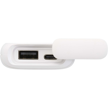 Logotrade Werbeartikel das Foto: Alkes 12 W 5.000 mAh wasserfeste Powerbank aus recyceltem Kunststoff mit Karabinerhaken
