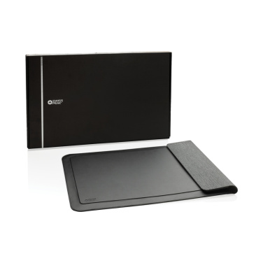 Logotrade promotional merchandise picture of: Swiss Peak 15W magnetic charging laptop sleeve 14-15,6"