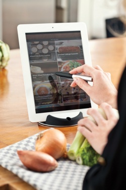 Logotrade reklaamtoote foto: Chef tahvelarvuti alus puutepliiatsiga