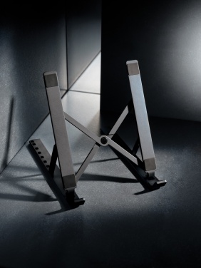 Logo trade meened foto: Terra RCS taaskasutatud alumiiniumist universaalne sülearvuti/tahvelarvuti alus