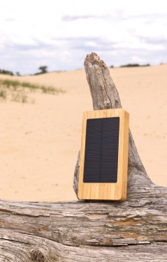 Logotrade firmakingitused pilt: Sunwicki 10 000 mAh bambusest päikeseenergiapank