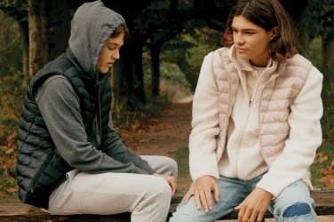 Logo trade meened foto: Iqoniq Meru meeste taaskasutatud polüestrist vest