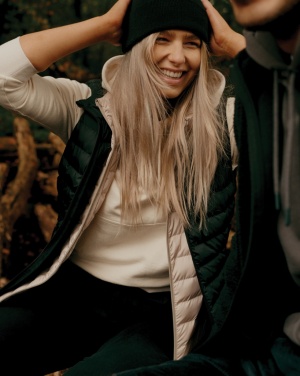 Logo trade ärikingituse pilt: Iqoniq Meru naiste taaskasutatud polüestrist vest