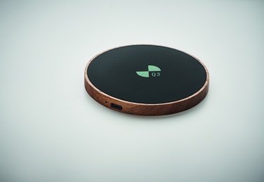 Logotrade meened pilt: Akaatsiapuidust juhtmeta laadija 15W