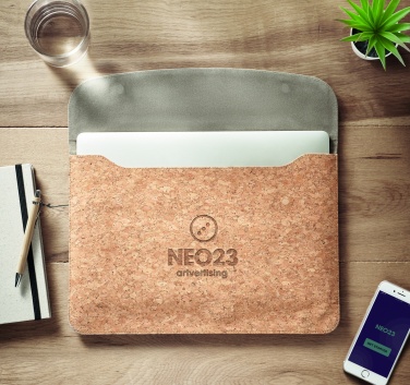 Logotrade reklaamkingituse foto: Korgist sülearvutikoti magnetklapp