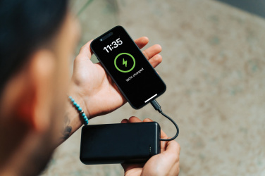 Logotrade firmakingituse foto: Urban Vitamin Menlo Park RCS plastist 20 000 akupank