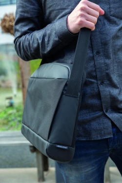 Logotrade liikelahja mainoslahja kuva: Madrid – 15,6" USB-laptoplaukku - RFID - PVC vapaa
