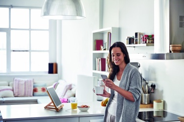 Logo trade mainoslahjat ja liikelahjat kuva: Bambu puhelinalusta TUANUI