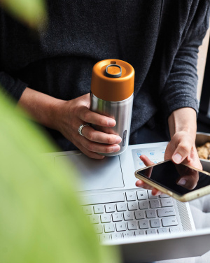 Logotrade liikelahja tuotekuva: Musta+Blum-eristetty matkamuki ruostumatonta terästä