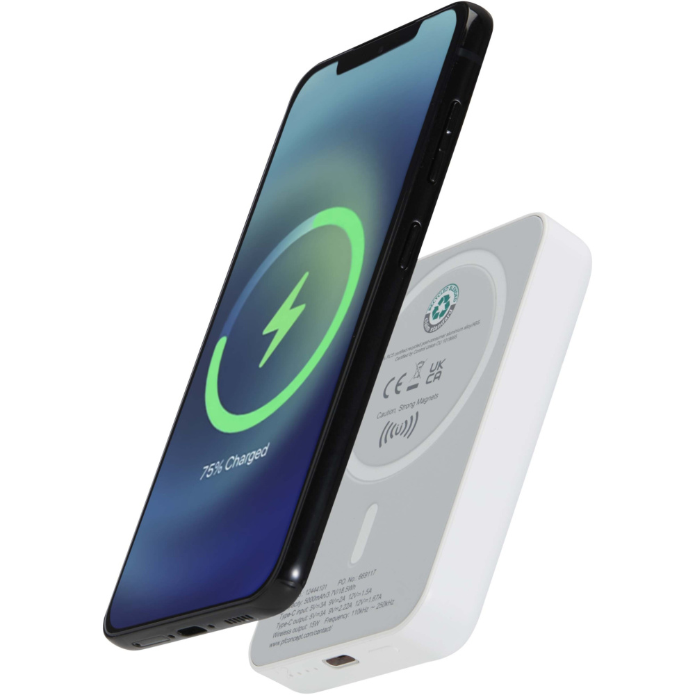 Logo trade mainostuote kuva: Acrab 5 000 mAh:n ja 15 W:n magneettinen langaton varavirtalähde, jossa 20 W:n PD – valmistettu kierrätetystä muovista