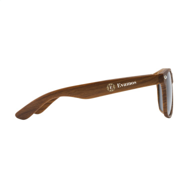 Logotrade biznesa dāvanas foto: LookingWood saulesbrilles