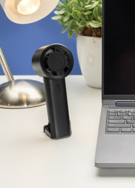 Logotrade biznesa dāvanas foto: Pārnēsājams ventilators no pārstrādātas plastmasas, kas ir atkārtoti uzlādējams Twist RCS