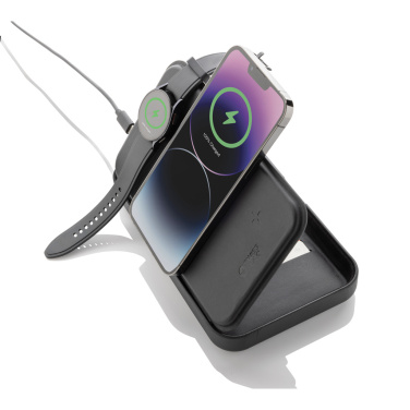 Логотрейд pекламные продукты картинка: Дорожный чехол Swiss Peak RCS из переработанного материала с зарядным устройством 3 в 1