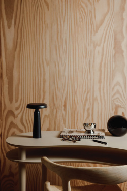 Лого трейд pекламные подарки фото: Настольная лампа VINGA Avery RCS