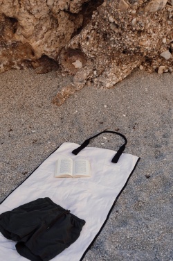 Logotrade reklamprodukter bild: VINGA Volonne AWARE™ återvunnen canvas strandmatta