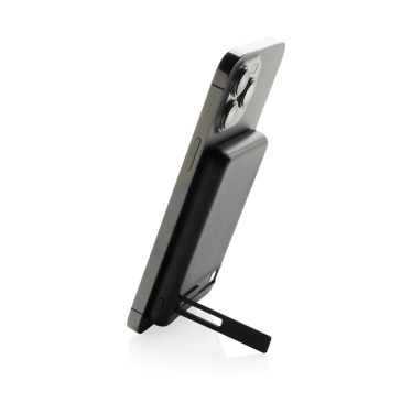 Logotrade presentreklam bild: Zen RCS plast 5000 mah 5W magnetisk powerbank i bambu