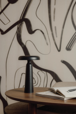 Logotrade presentreklam bild: VINGA Avery RCS bordslampa