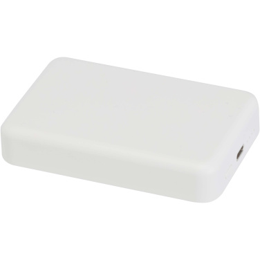 Logotrade profilreklam bild: Acrab 10 000 mAh 15 W magnetisk trådlös powerbank med 20 W PD – tillverkad av återvunnen plast