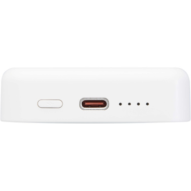Logotrade reklamprodukter bild: Acrab 10 000 mAh 15 W magnetisk trådlös powerbank med 20 W PD – tillverkad av återvunnen plast
