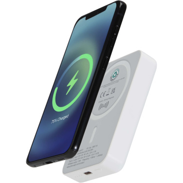 Logotrade reklamprodukter bild: Acrab 10 000 mAh 15 W magnetisk trådlös powerbank med 20 W PD – tillverkad av återvunnen plast