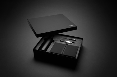 Logotrade kampanjprodukter bild: Swiss Peak RCS-certifierat lyxgåvoset med vattenflaska och a