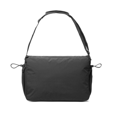Logotrade profilreklam bild: KENTO URBAN RCS återvunnen nylon 15.6" Axelväska